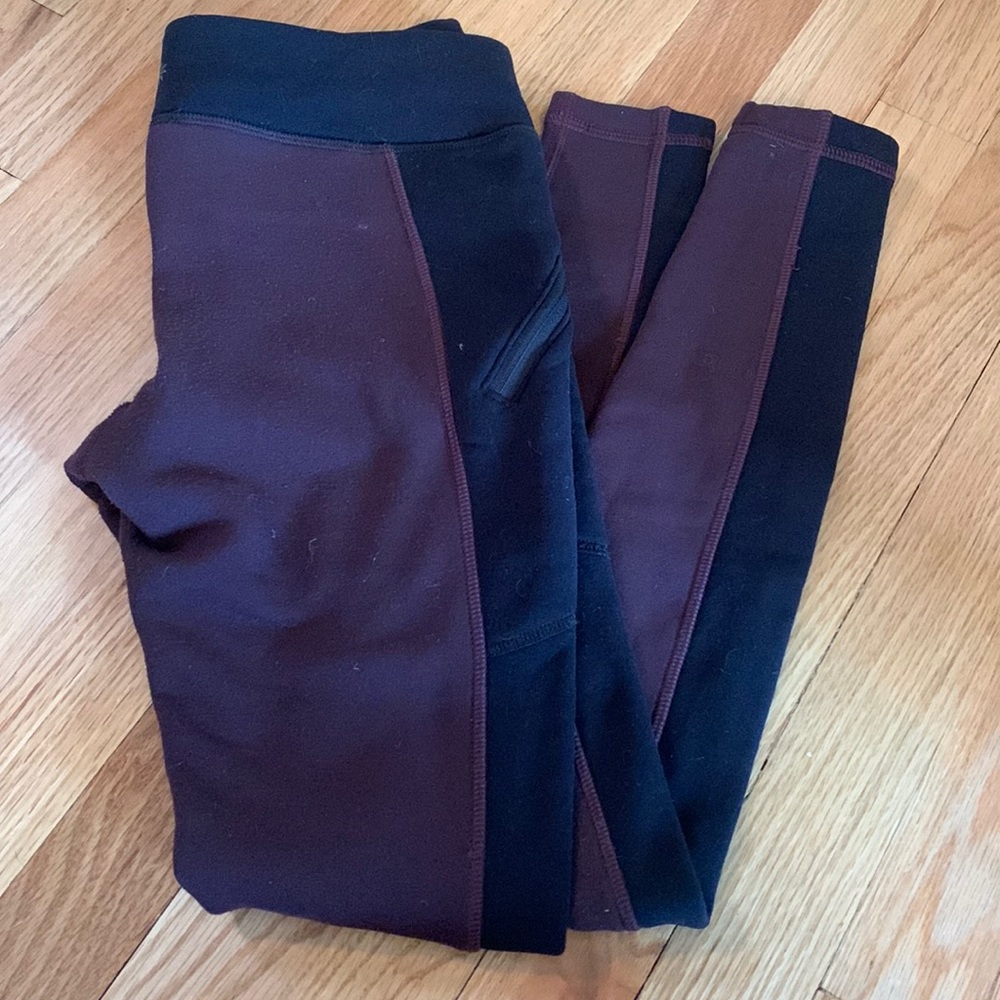 Athleta Fleece Leggings Mid-rise, pockets, dark purple and black color size XS